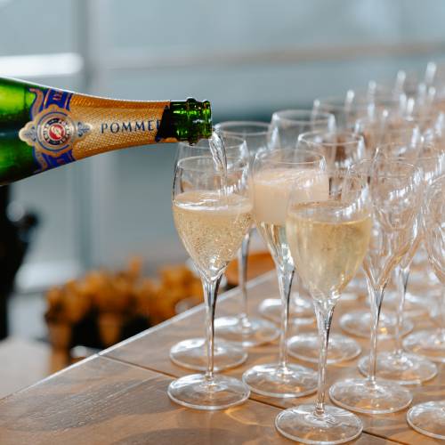 Bellini Bar Champayne &amp; Live Opera